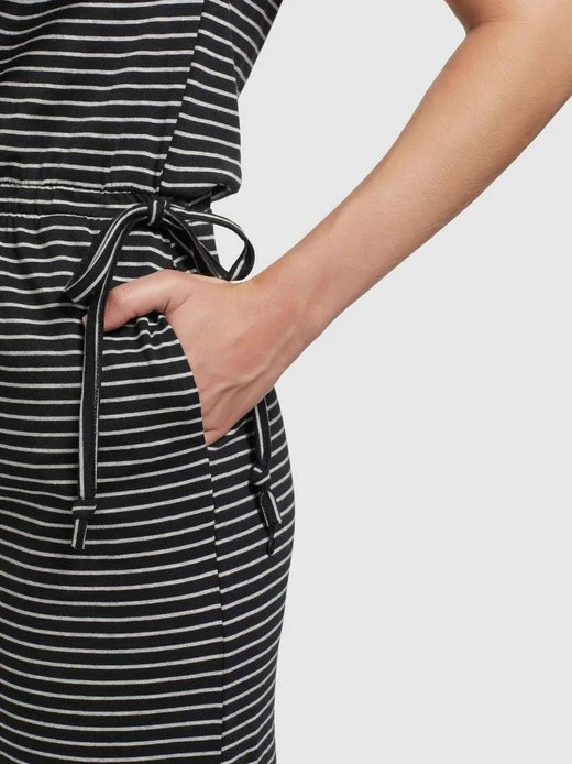 Damen Kleid - LEEFKE STRIPES Khujo Damen Kleid - LEEFKE STRIPES -Deutschland Khujo Verkaufs-Shop Damen Kleid LEEFKE STRIPES pdstandard 624966 0001 modeldetail 2