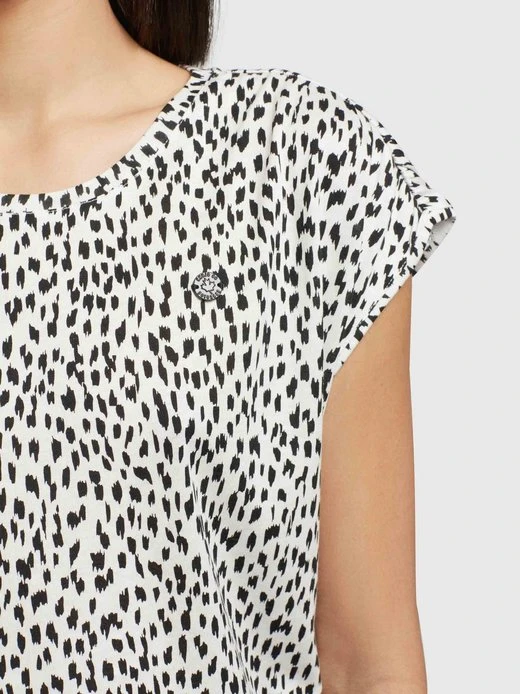 Damen T-Shirt - TALAJA2 GEPARD AOP Khujo Damen T-Shirt - TALAJA2 GEPARD AOP -Deutschland Khujo Verkaufs-Shop Damen T Shirt TALAJA2 GEPARD AOP pdstandard 624974 0001 modeldetail 1