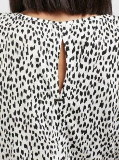 Khujo Damen T-Shirt - TALAJA2 GEPARD AOP 6 Khujo Damen T-Shirt - TALAJA2 GEPARD AOP -Deutschland Khujo Verkaufs-Shop Damen T Shirt TALAJA2 GEPARD AOP pdstandard 624974 0001 modeldetail 2