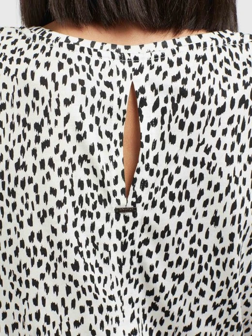 Damen T-Shirt - TALAJA2 GEPARD AOP Khujo Damen T-Shirt - TALAJA2 GEPARD AOP -Deutschland Khujo Verkaufs-Shop Damen T Shirt TALAJA2 GEPARD AOP pdstandard 624974 0001 modeldetail 2