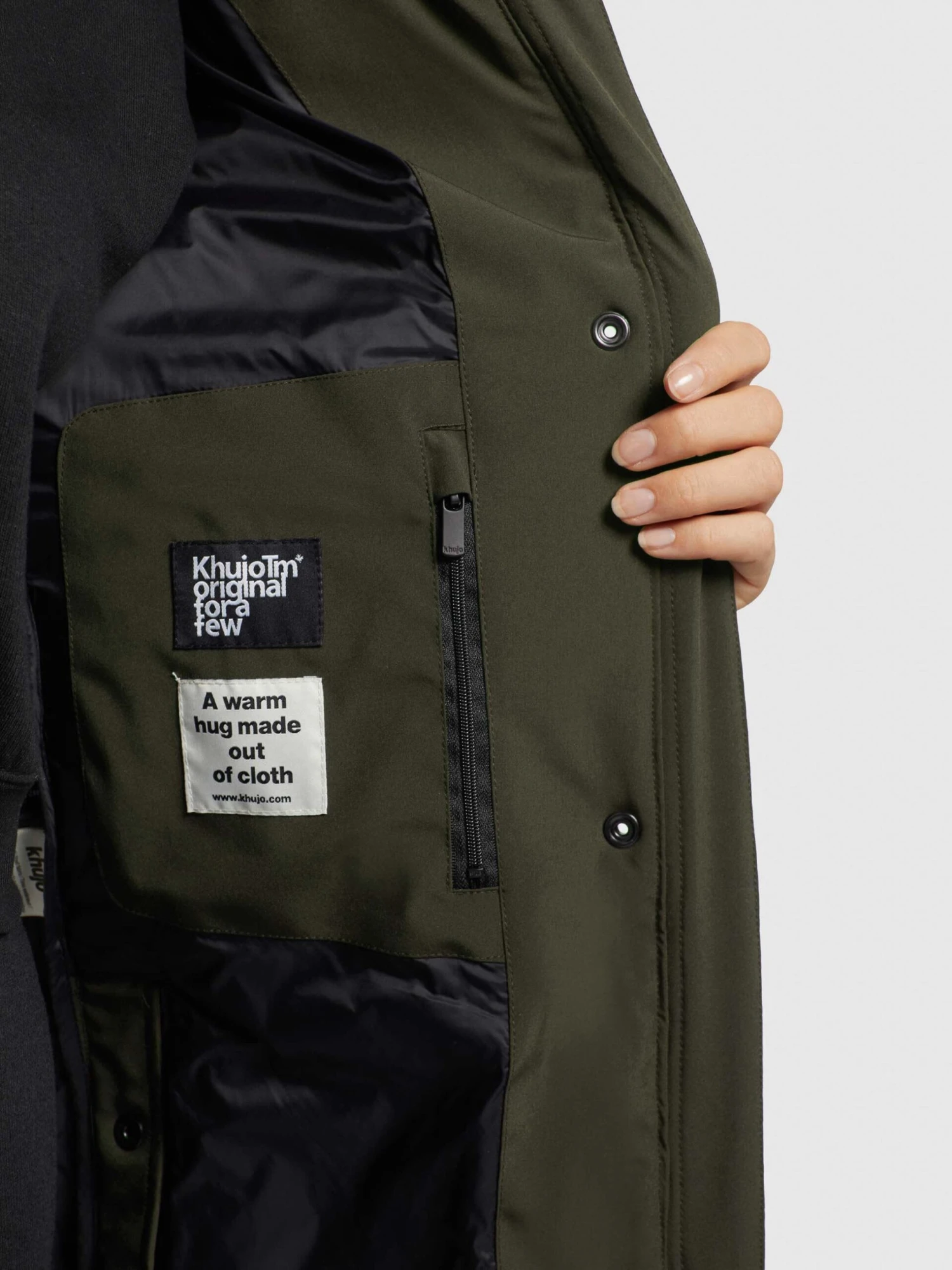 Mantel NAMITA in Dunkelgrün Khujo Mantel NAMITA In Dunkelgrün -Deutschland Khujo Verkaufs-Shop khujo mantel namita in dunkelgrun 7 scaled