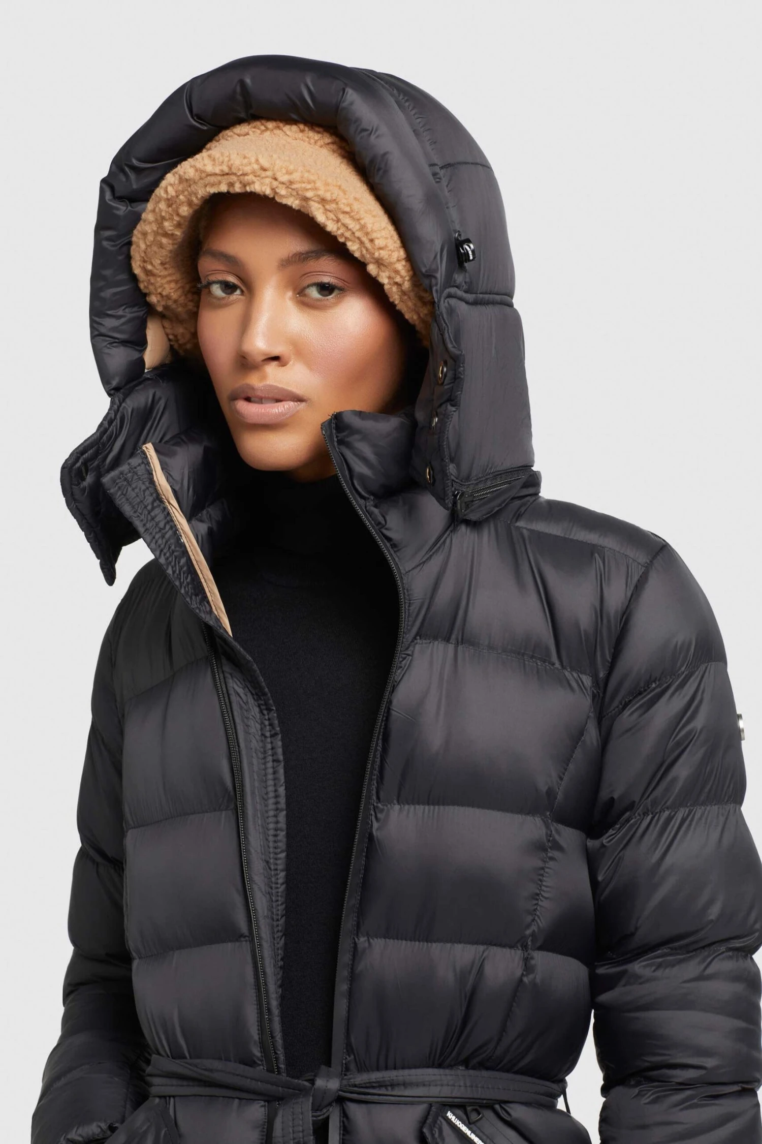 Mantel OLALLA SOFT in Schwarz Khujo Mantel OLALLA SOFT In Schwarz -Deutschland Khujo Verkaufs-Shop khujo mantel olalla soft in schwarz 6 scaled